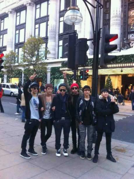 20111206 b2st's kikwang reveals a group photo from london