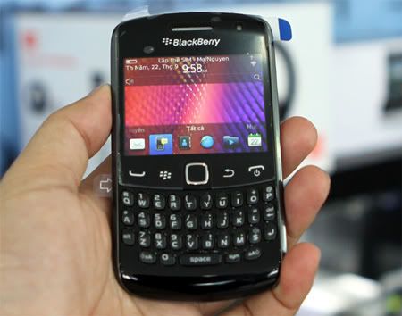 BlackBerryCurve9360Unbox13_d61bf.jpg