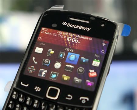 BlackBerryCurve9360Unbox15_ed45f.jpg