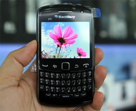 BlackBerryCurve9360Unbox18_924bb.jpg