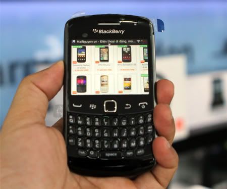 BlackBerryCurve9360Unbox19_f712e.jpg