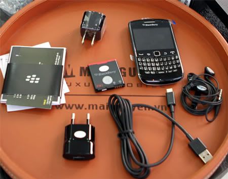 BlackBerryCurve9360Unbox3_b20d8.jpg