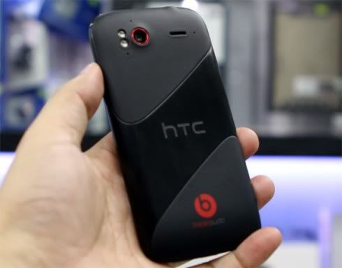 HTC-Sensation-XE-Unbox_8.jpg