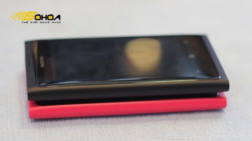 Lumia-800-vs-N9-4.jpg