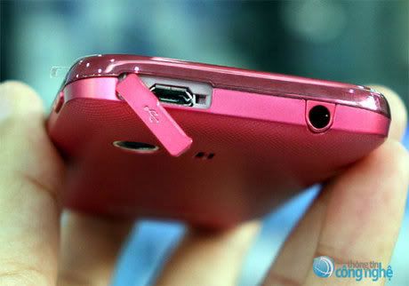 samsung-galaxy-y-pink_9.jpg