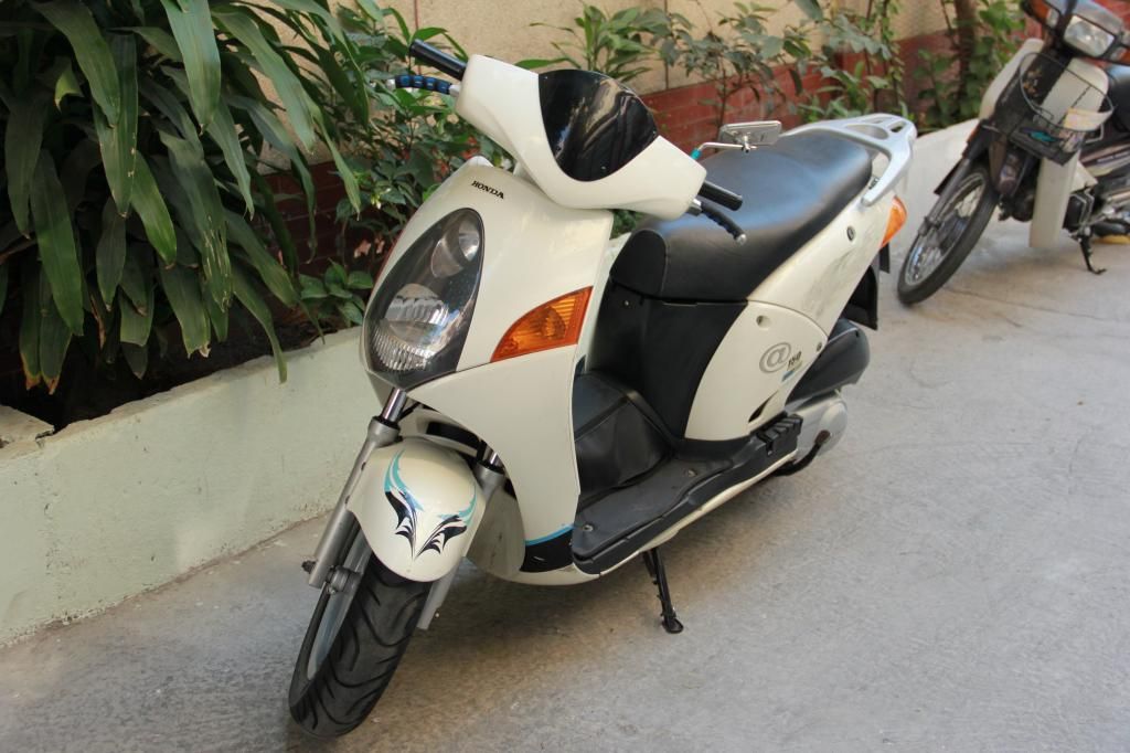 Cần bán Honda @ 2002 màu trắng