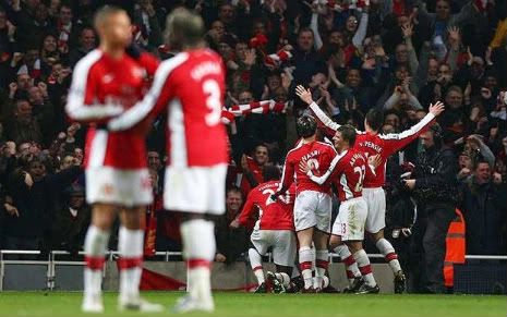 arsenal-celebrate_1368309i.jpg