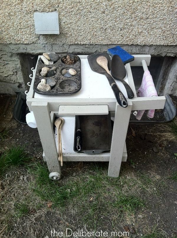 Playspaces for small backyards - a mud pie kitchen. http://thedeliberatemom.com