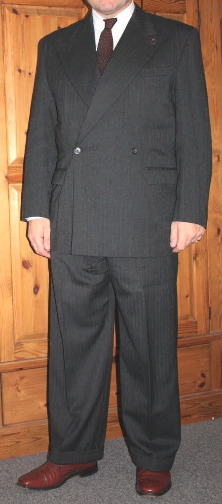 greysuit1.jpg