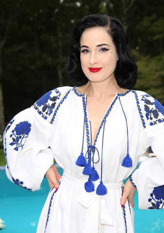  photo Dita_Von_Teese_Attends_Labor_of_Love_Event_in_East_Hampton_043_zpsva4dhw6o.jpg