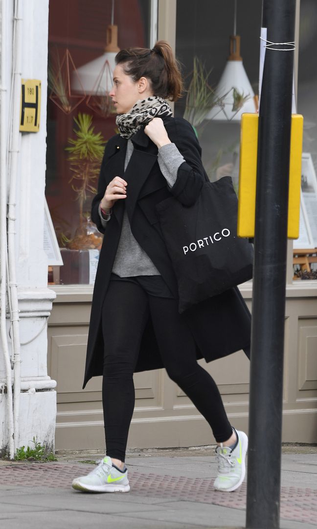  photo felicity-jones-out-amp-about-in-london-february-16th-2017-8_zpsdffzlsqa.jpg
