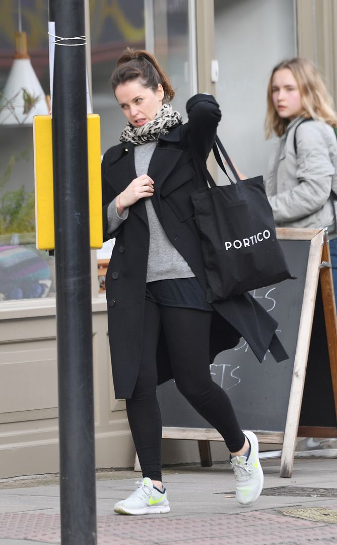  photo felicity-jones-out-amp-about-in-london-february-16th-2017-9_zpsbifgmhxs.jpg