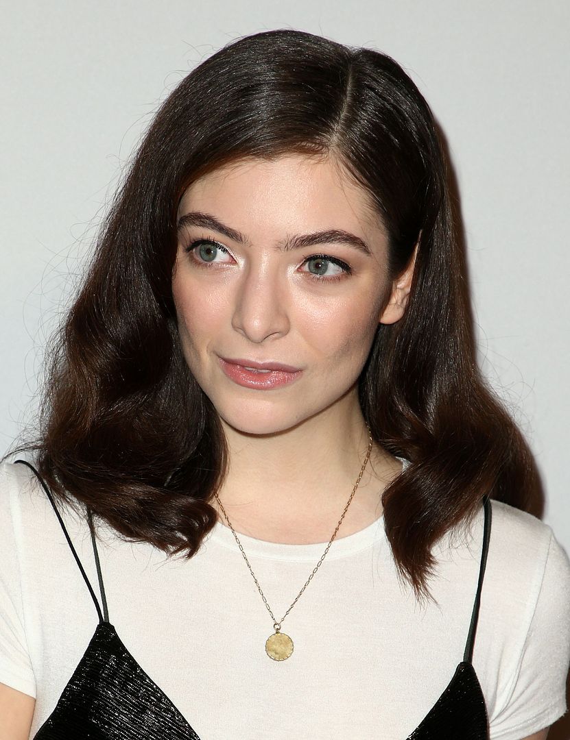  photo lorde-clive-davis-pregrammy-party-in-los-angeles-february-11th-2017_zpso3o982e8.jpg