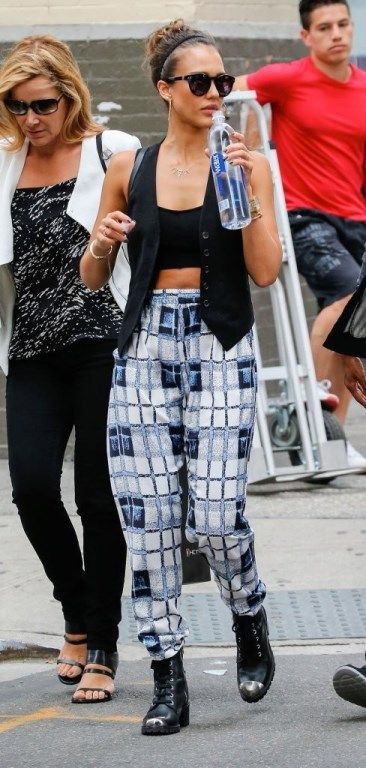  photo Jessica_Alba_Out_Friends_NYC_vStde8FoAWEx_zps4e799e7d.jpg