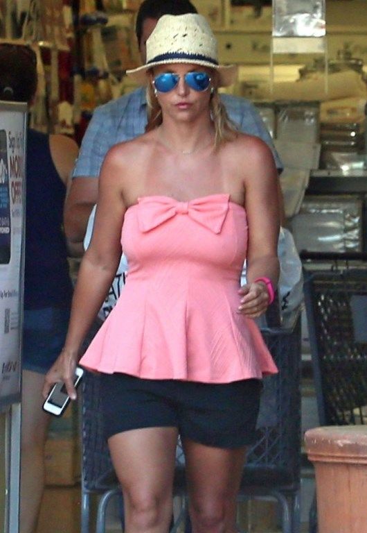  photo BritneySpearsBritneySpearsOutShoppingbdzqfqHoeGyx_zpsddb7b378.jpg