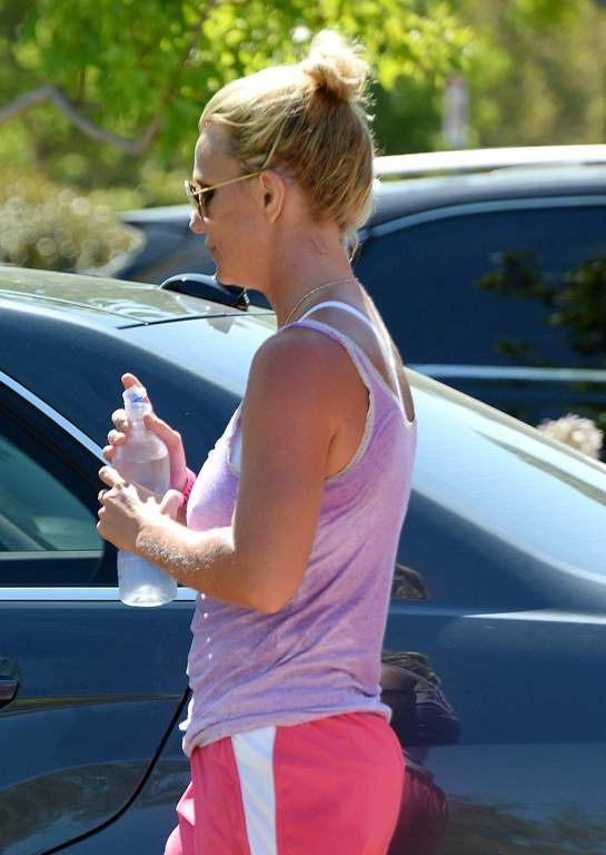  photo BritneySpearsHitsthegyminCalabasas027_zps802cfc81.jpg