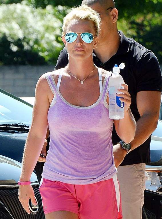  photo BritneySpearsHitsthegyminCalabasas033_zpsd752b63e.jpg
