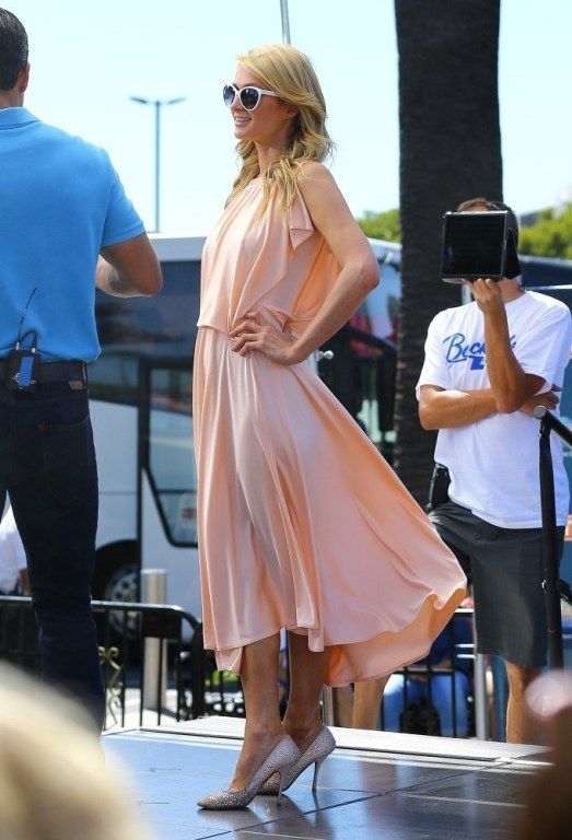  photo Paris_Hilton_on_Extra_set_in_Universal_City_July_22_2014_038_zpsc7ae0a81.jpg