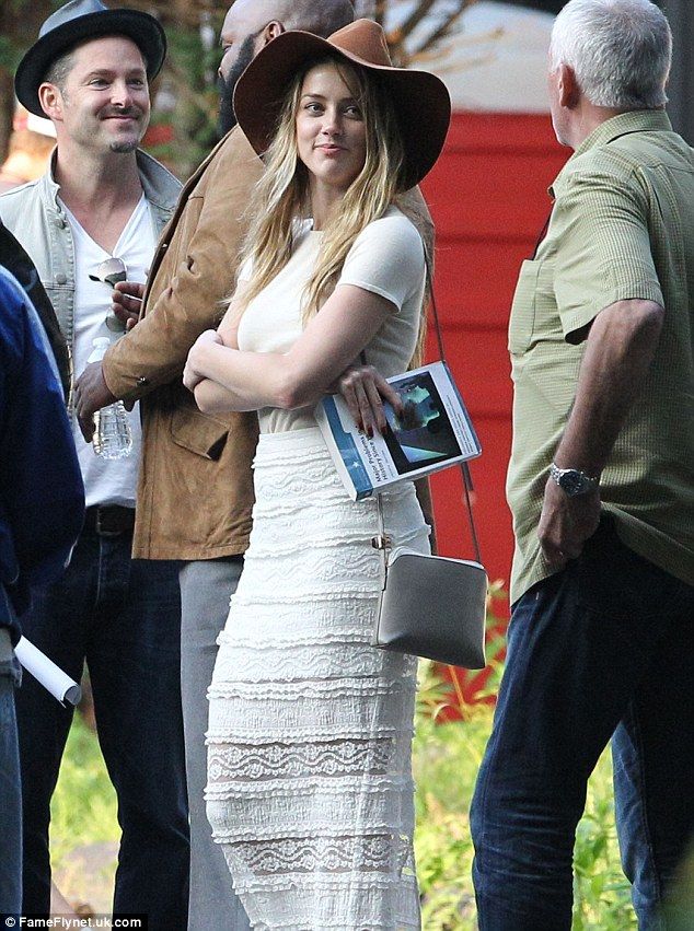  photo article-2700876-1FDC3D7200000578-26_634x851_zps7f2f9058.jpg