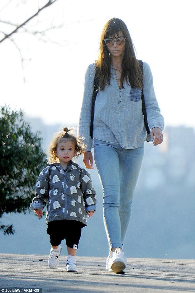  photo 3F56277A00000578-4420098-Adorable_Jessica_Biel_and_son_Silas_were_seen_spending_some_qual-a-51_1492501305952_zpsrh4ziuph.jpg