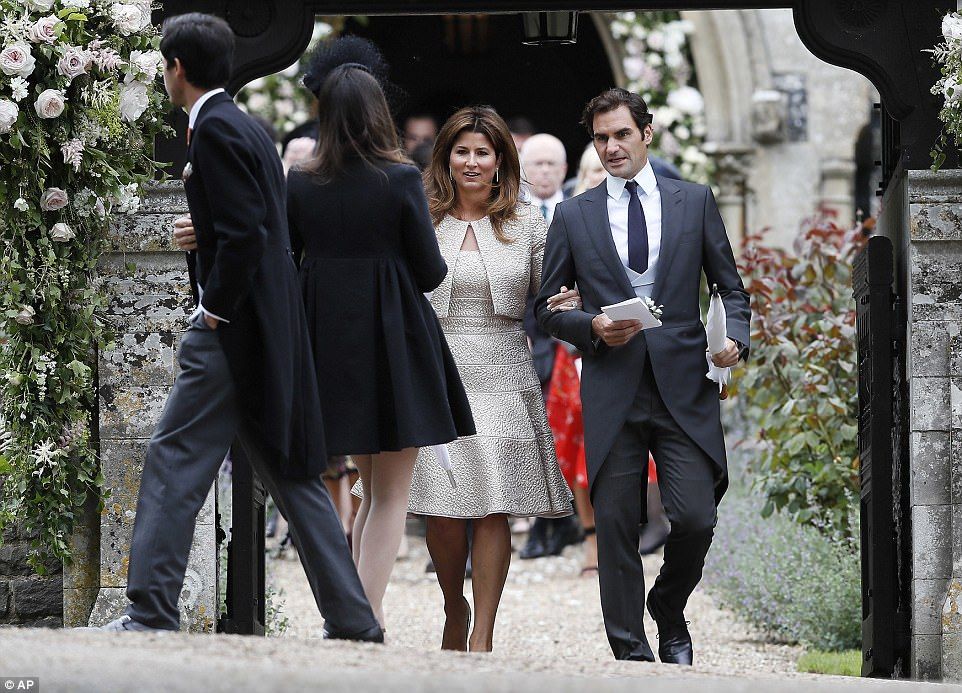  photo 4092570D00000578-4525752-Roger_Federer_and_his_wife_Mirka_leave_after_the_wedding_Pippa_i-a-45_1495322881268_zpswj9aksep.jpg