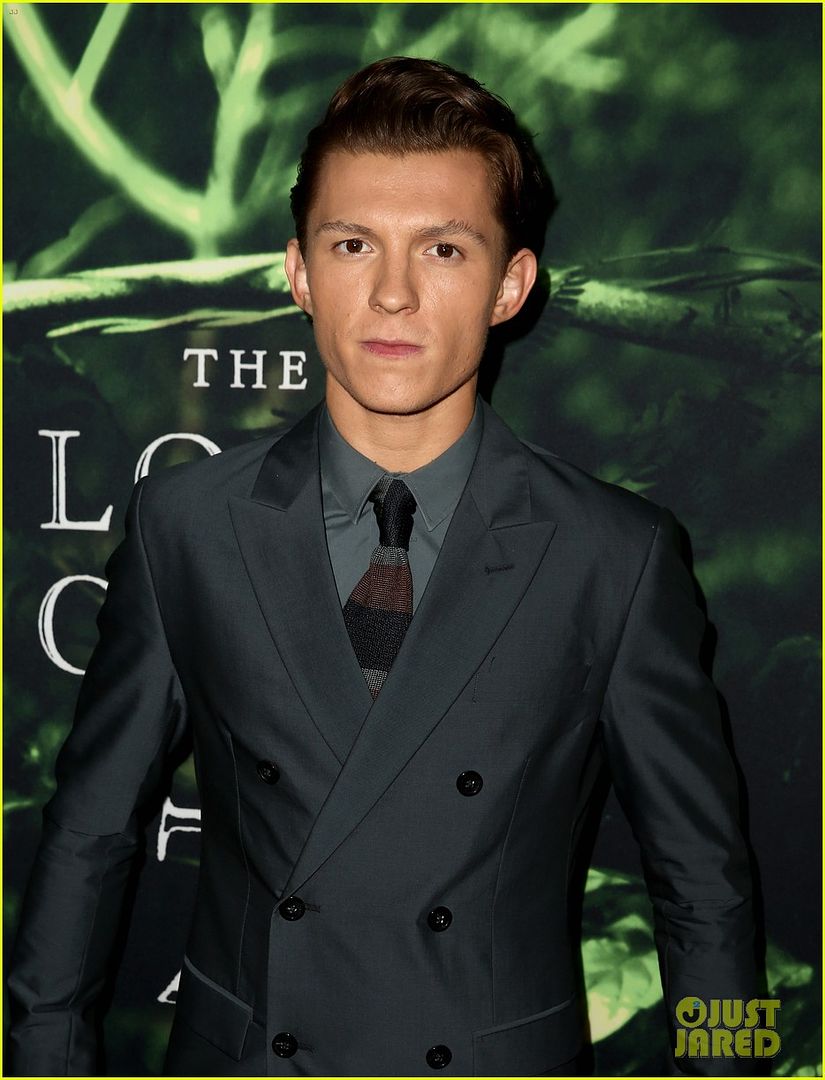  photo charlie-robert-suit-up-for-the-premiere-of-the-lost-city-of-z-04_zpsjj6evd4q.jpg
