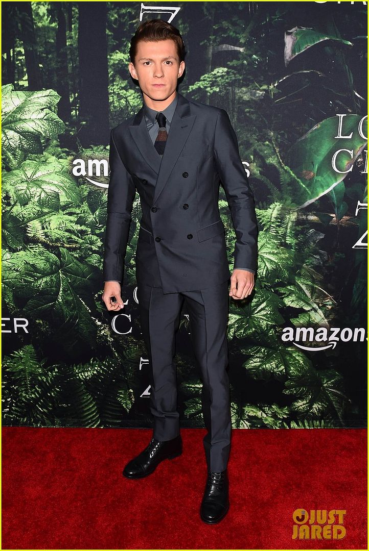  photo charlie-robert-suit-up-for-the-premiere-of-the-lost-city-of-z-07_zpsxjjjuyvl.jpg
