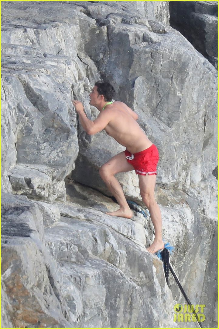  photo orlando-bloom-goes-rock-climbing-jumps-off-a-cliff-shirtless-01_zps8q6djevm.jpg