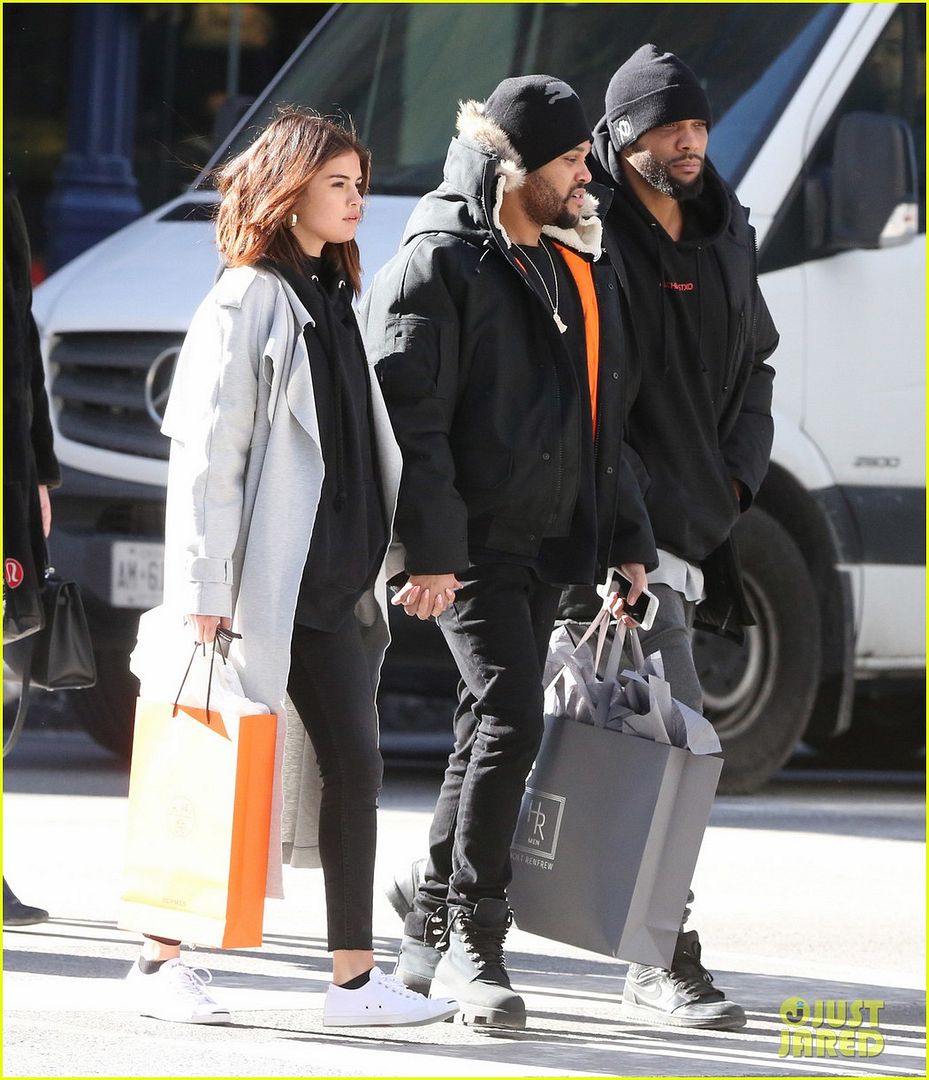  photo selena-gomez-the-weeknd-flaunted-some-pda-in-toronto-01_zps1grbhfyo.jpg