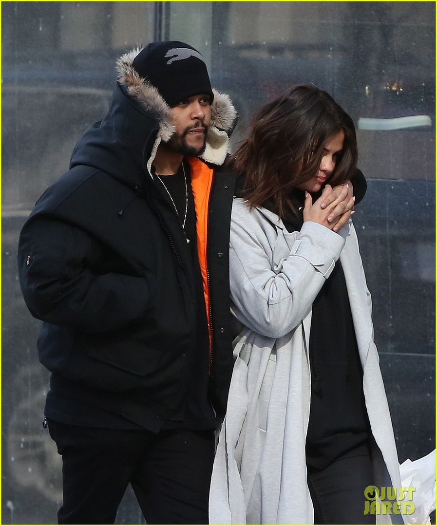  photo selena-gomez-the-weeknd-flaunted-some-pda-in-toronto-11_zpschsz8bez.jpg