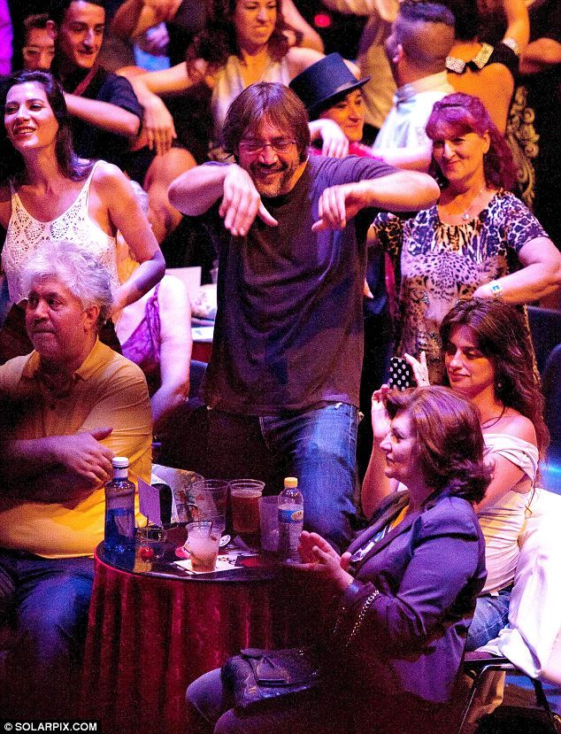  photo article-2372303-1AEB8BA7000005DC-860_634x829_zps89999f85.jpg