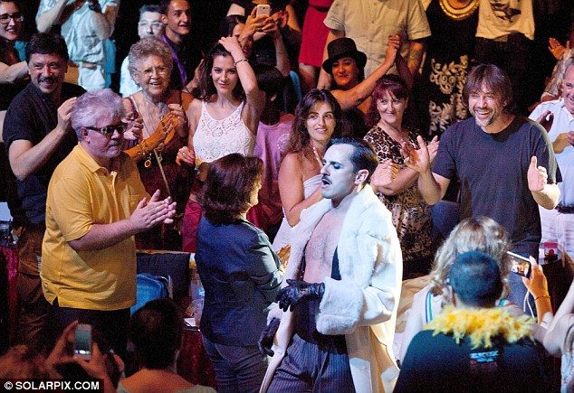  photo article-2372303-1AEB8BB7000005DC-529_634x435_zpseffb647f.jpg