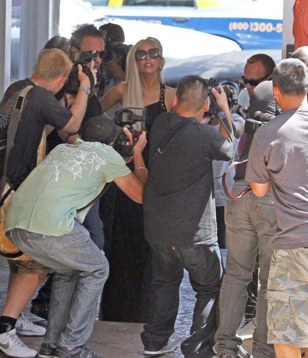 Стильная Гага в ЛА Photobucket