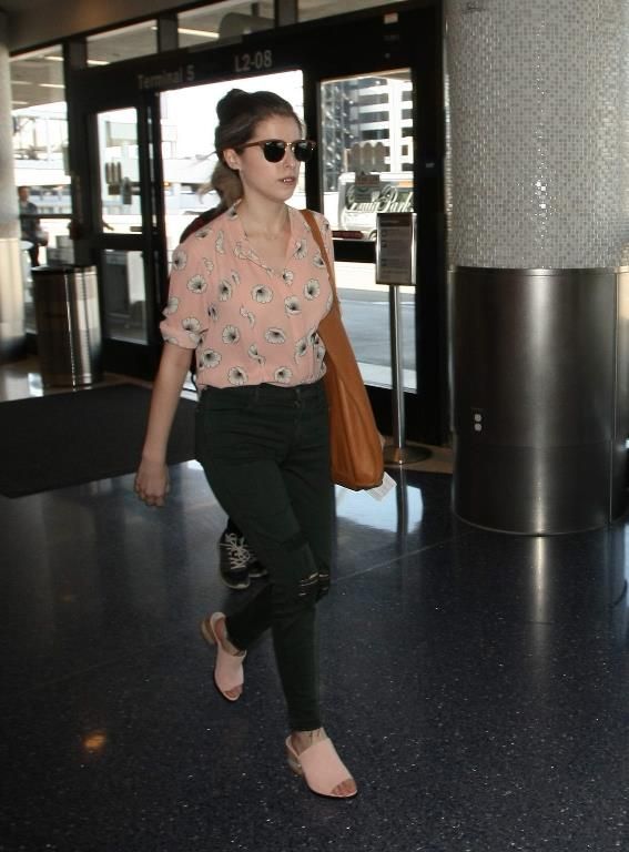  photo Anna_Kendrick_-_LAX_Airport__LA___12032016_003_zpsi6kelk7q.jpg