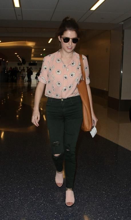  photo Anna_Kendrick_-_LAX_Airport__LA___12032016_011_zps4kwvopsd.jpg