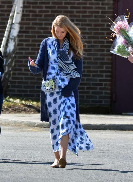  photo Blake Lively - Shopping with friends in NYC - 13032016_001_zpsvqkdb5y2.jpg