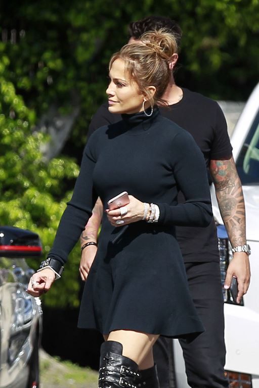  photo Celeboots_Jennifer_Lopez_Hollywood_March_14_20168_zpski3dxapr.jpg