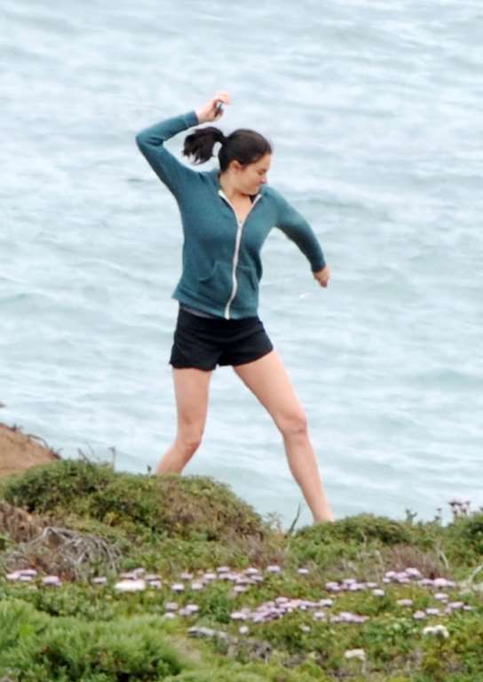  photo Shailene-Woodley-on-the-set-of-Big-Little-Lies--09_zpsniuobzyc.jpg