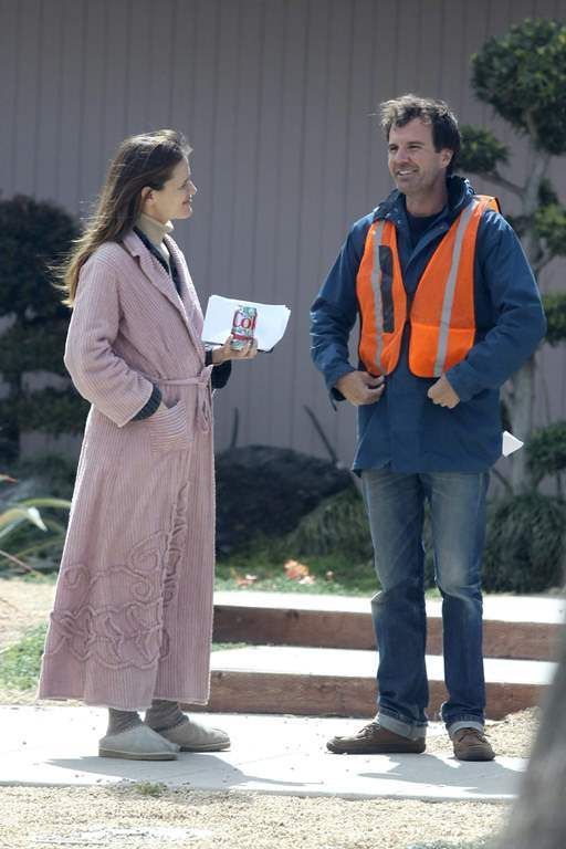 photo Jennifer Garner during some downtime on set of Wakefield in San Pedro March 7-2016 014_zpsdcyqe9r6.jpg
