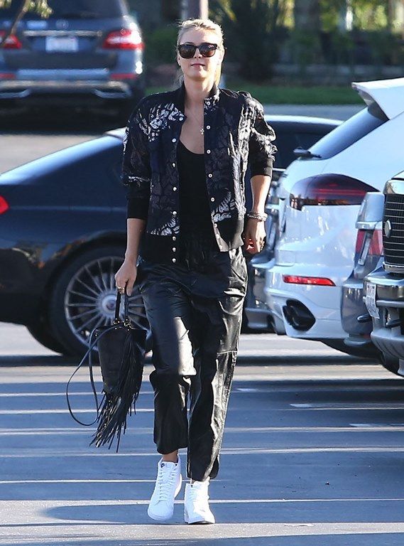 photo Maria Sharapova is spotted out shopping at Whole Foods in Los Angeles - M_0005_zpsj56lqbrt.jpg