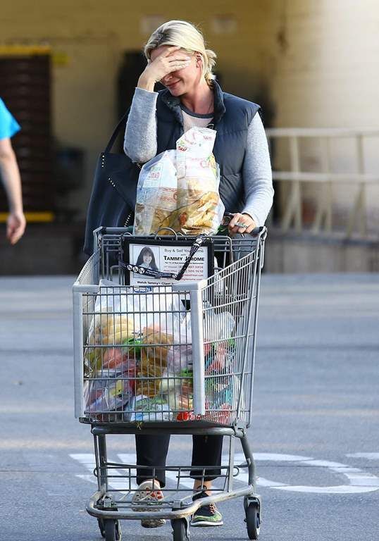  photo Natasha Henstridge is spotted shopping at a Ralphs in Los Angeles_04_zpsau0adnra.jpg