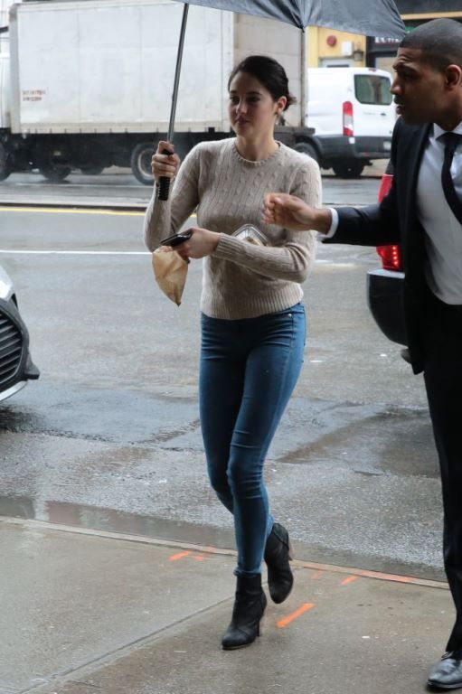  photo ShaileneWoodleyNY01_zpswqdrusny.jpg