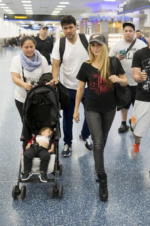  photo Shakira - Miami International Airport - 24022016_008_zpsxodim2ih.jpg