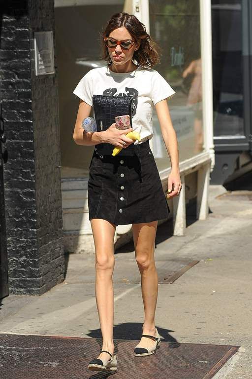  photo Alexa_Chung__stepped_out_in_New_York_July_19-2016_055_zpsxfklw6md.jpg