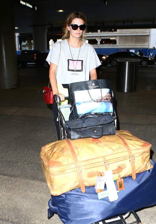  photo Mischa_Barton_was_spotted_at_LAX_July_16-2016_003_zpssvl5h6xk.jpg