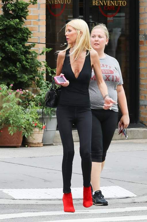  photo Tara_Reid_out_and_about_in_NYC_July_16-2016_005_zps28lxb4qa.jpg