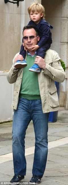 photo article-0-1A1F4B77000005DC-205_306x832_zps71dcb155.jpg