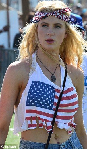 photo article-2308518-1944977C000005DC-797_306x522_zps8b69da1f.jpg