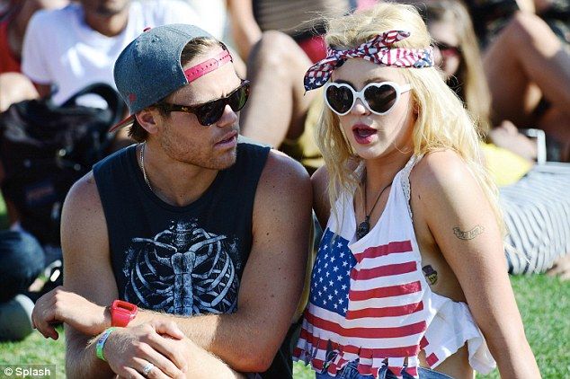 photo article-2308518-1944986B000005DC-887_634x422_zpsc44ea8c7.jpg