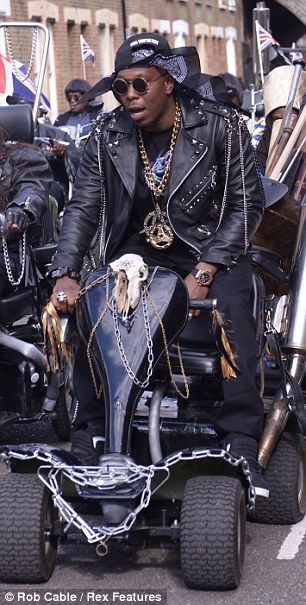  photo article-2318098-19925FE1000005DC-410_306x605_zpsbdd6e1b3.jpg